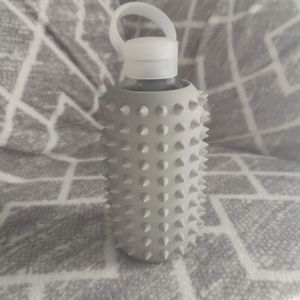 BKR spiked 500 ml glass water bottle - grey